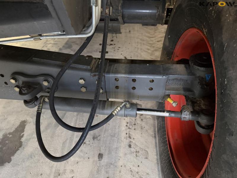 Claas Lexion 560 + 25 foot header 18