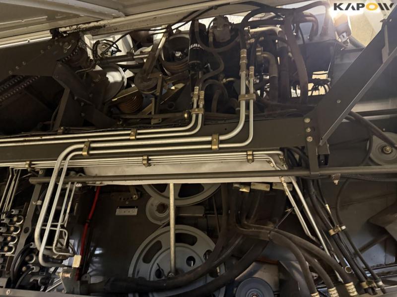 Claas Lexion 560 + 25 foot header 52