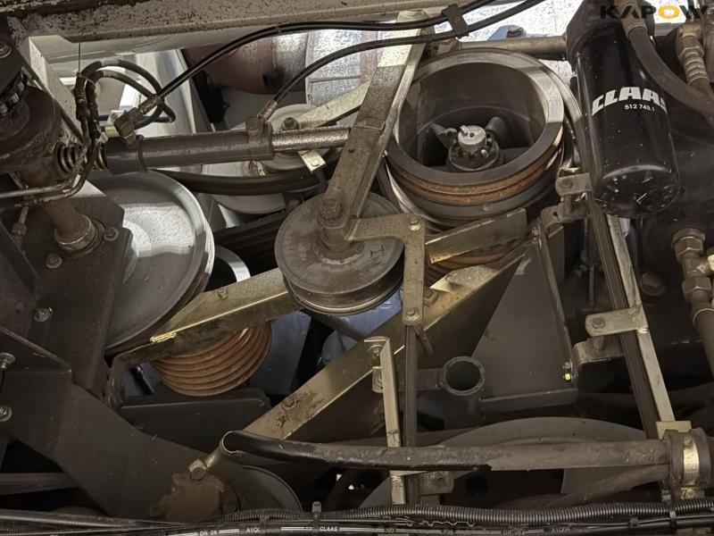 Claas Lexion 560 + 25 foot header 56