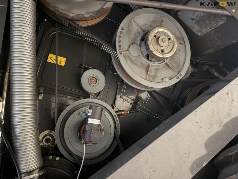 Claas Lexion 560 + 25 foot header 58