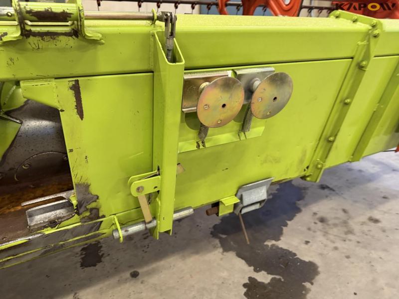 Claas Lexion 560 + 25 foot header 79