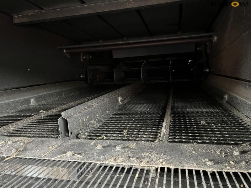 Claas lexion 760 combine harvester with 31 foot header 27