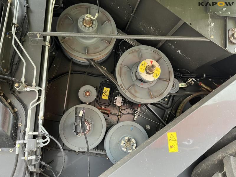 Claas lexion 760 combine harvester with 31 foot header 23