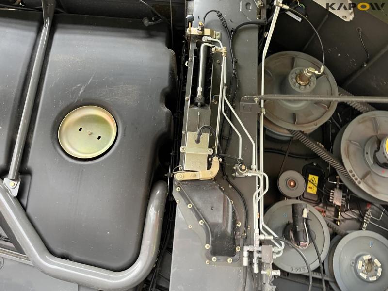 Claas lexion 760 combine harvester with 31 foot header 26