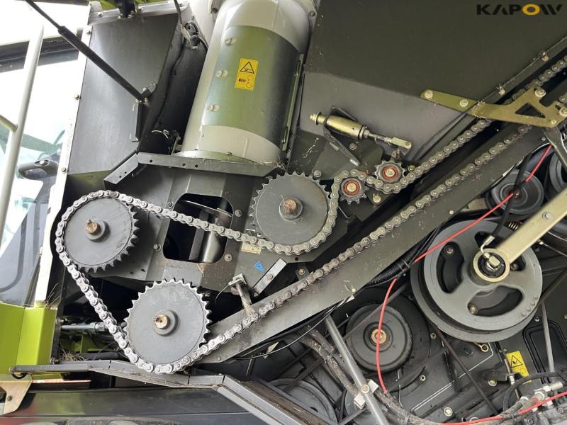 Claas lexion 760 combine harvester with 31 foot header 41