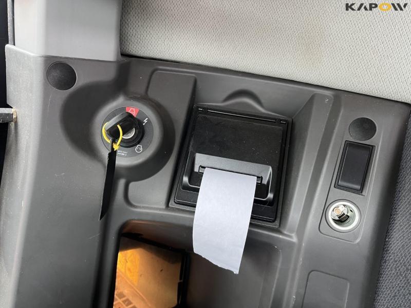 Claas lexion 760 combine harvester with 31 foot header 61