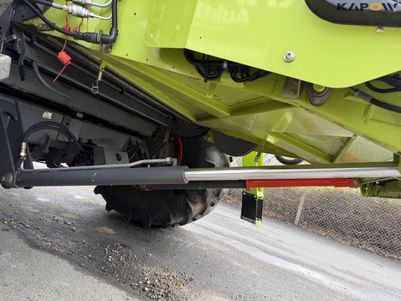 Claas Lexion 770 combine harvester 16