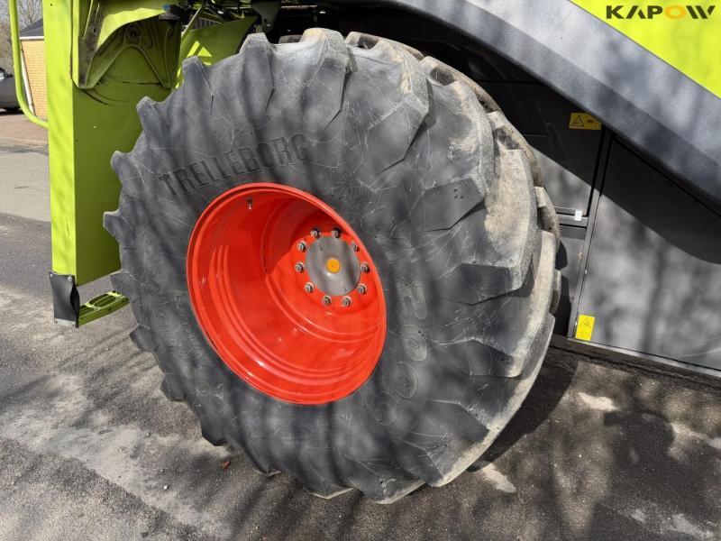 Claas Lexion 770 combine harvester 76