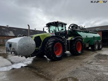 Claas Xerion 5000 tractor with Samson SG 23 manure wagon 1