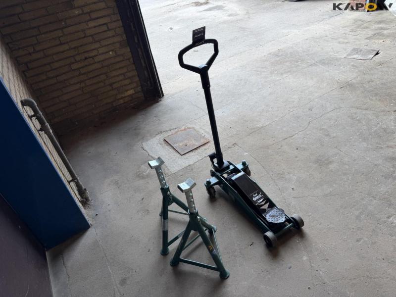 Compac 2T-C G4 jack and stands 3