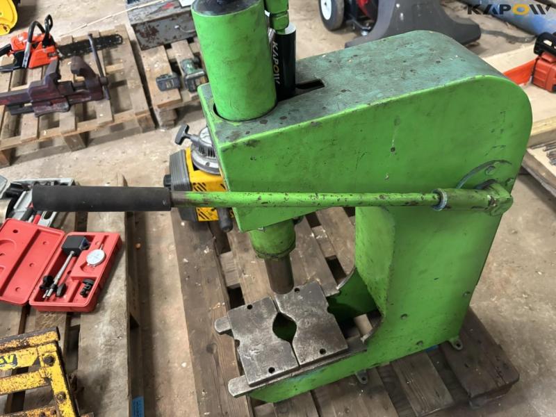 Compac DC 6 presses 12