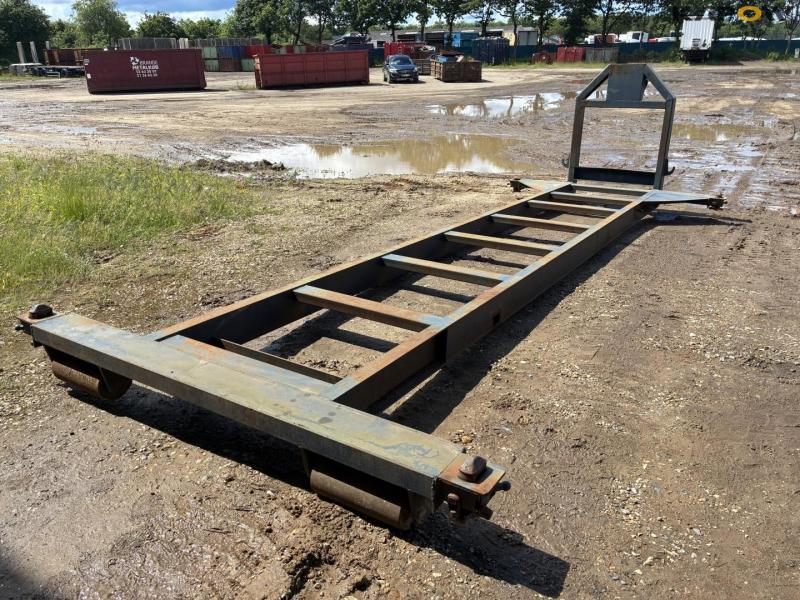 Container flatbed for hook and wire 4