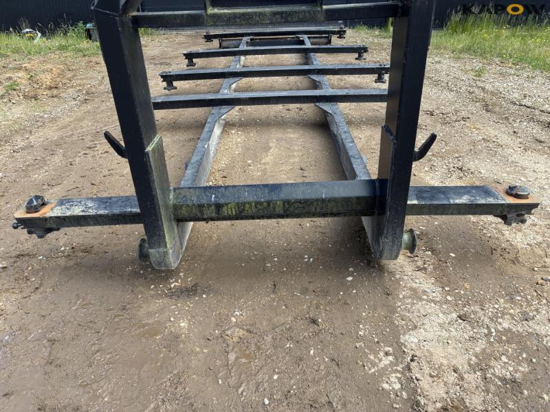 Container flatbed for hook and wire 7
