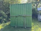 Container closed with doors 2