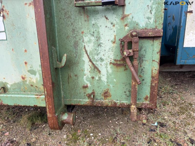 Container with hook lift 4