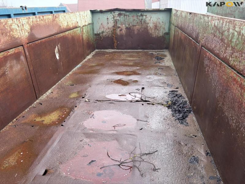 Container with hook lift 23