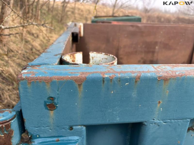 Container with hook lift 28