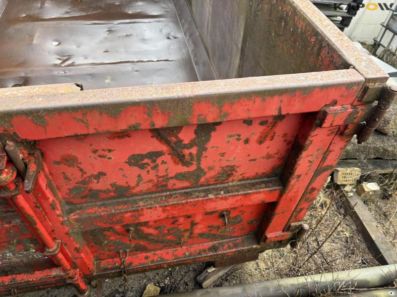 Container with hook lift 21