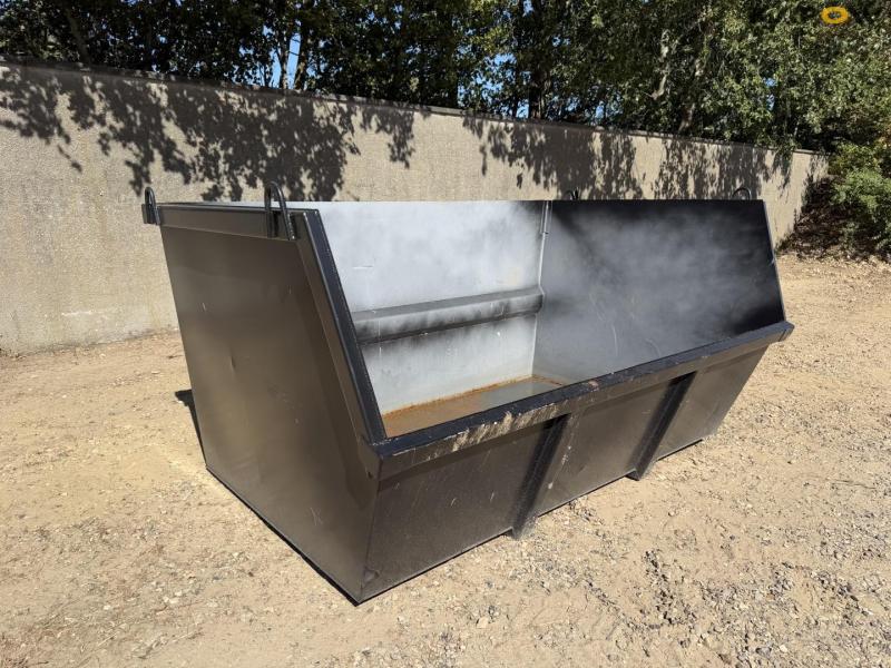 Container with Volvo hitch 3