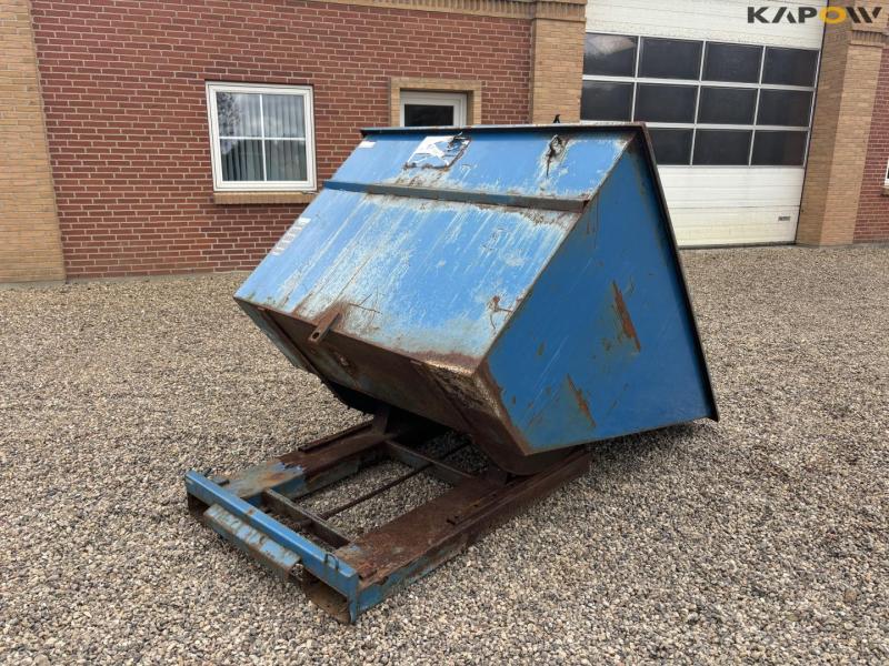 Container for pallet forks 1