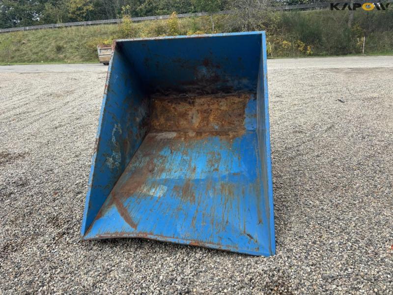 Container for pallet forks 6