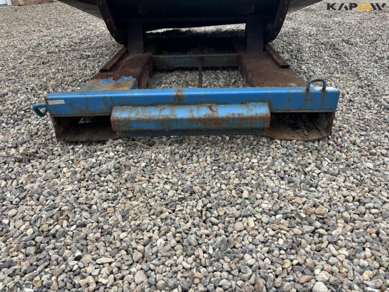 Container for pallet forks 12