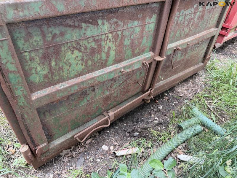 Container 8