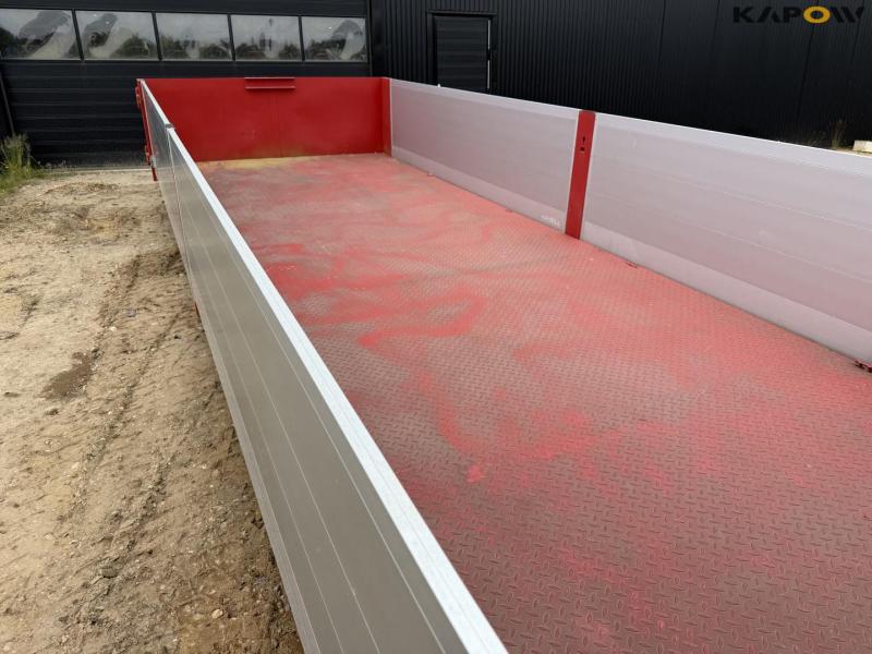 Container 10