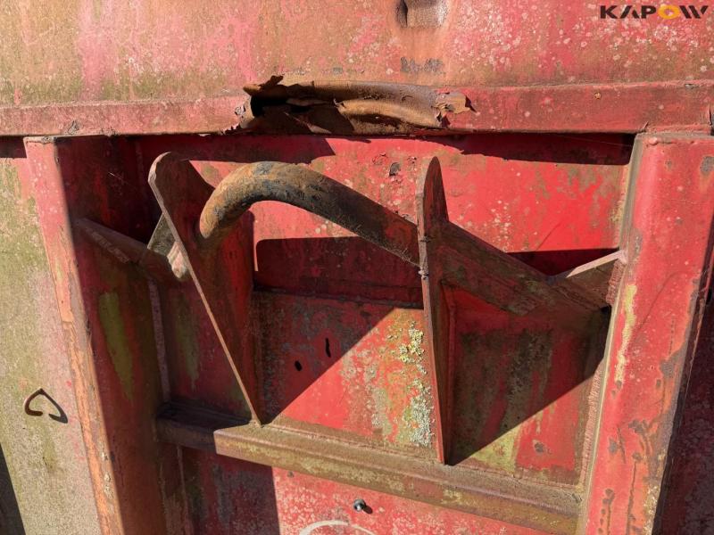 Container 16