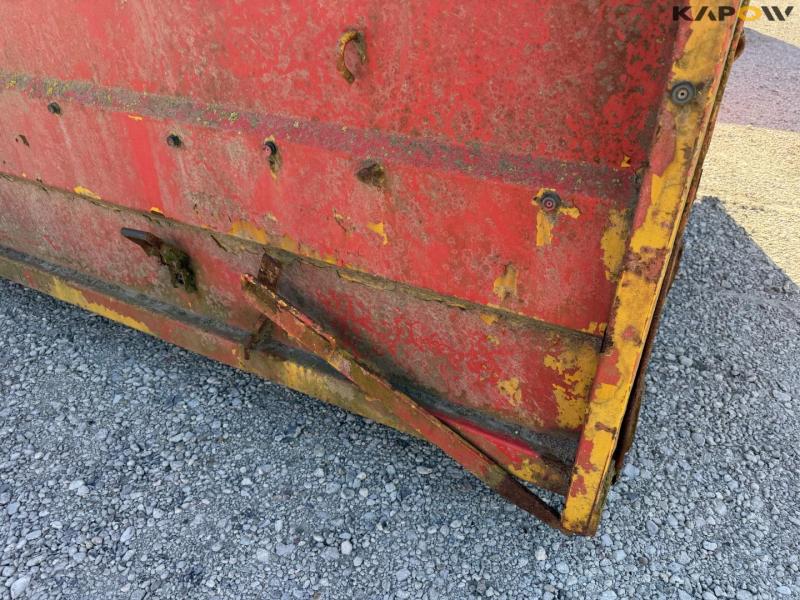 Container 18