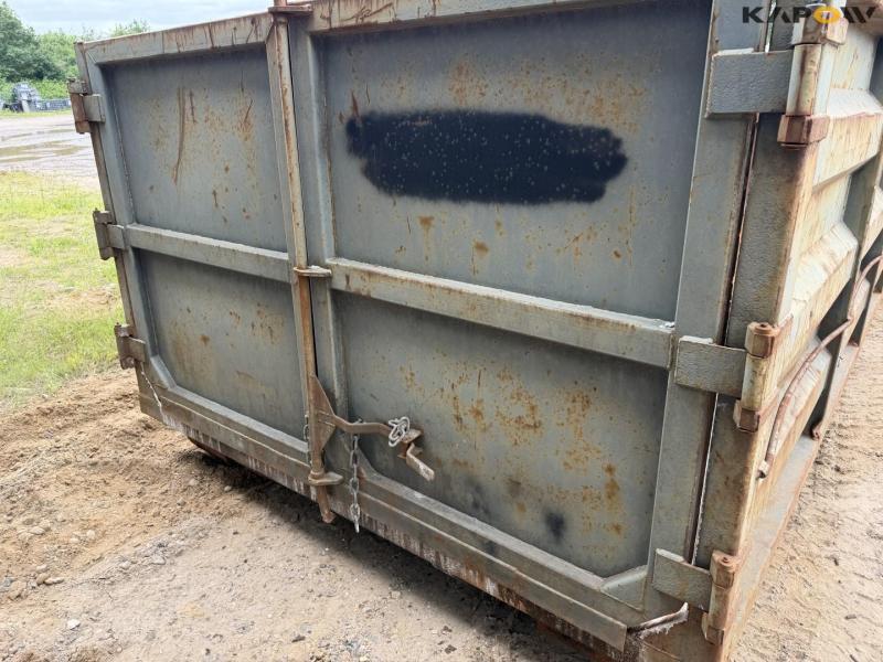 Container 16
