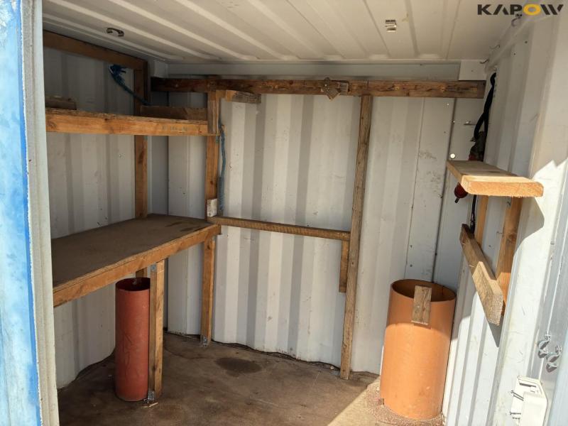 DanContainer with shelves 19