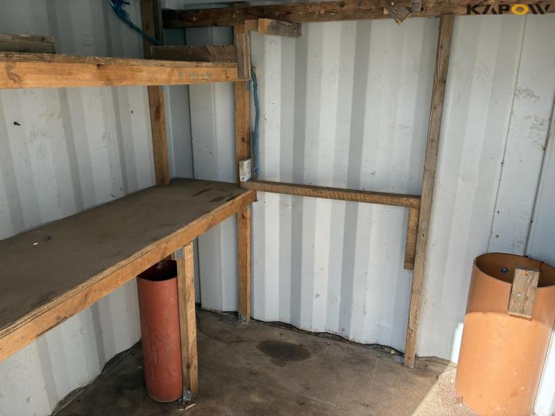 DanContainer with shelves 21