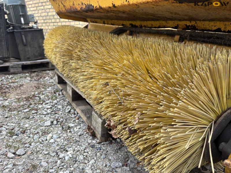 Danline HF15A broom 11