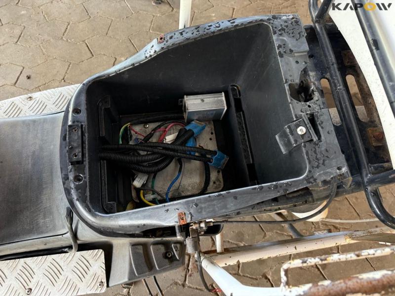 DAO 365 Electric moped with box 10