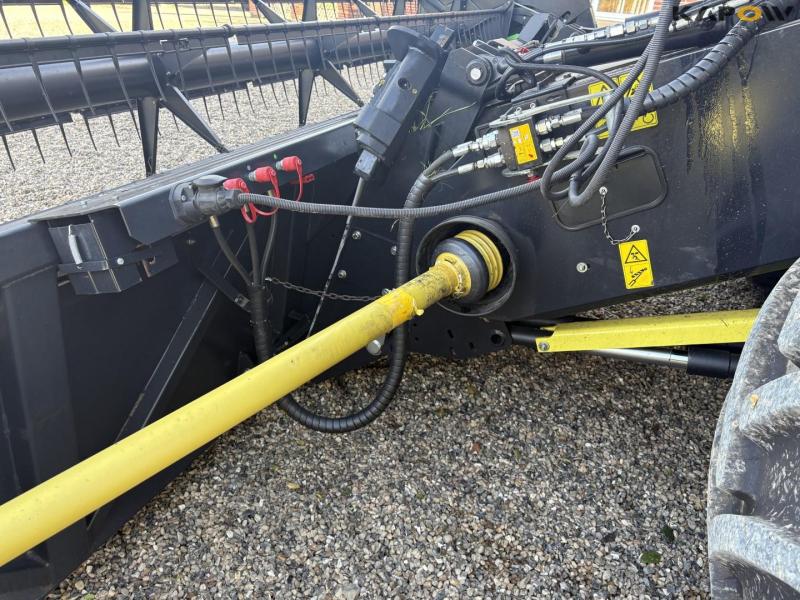 Deutz Fahr C9306 TS combine harvester 11