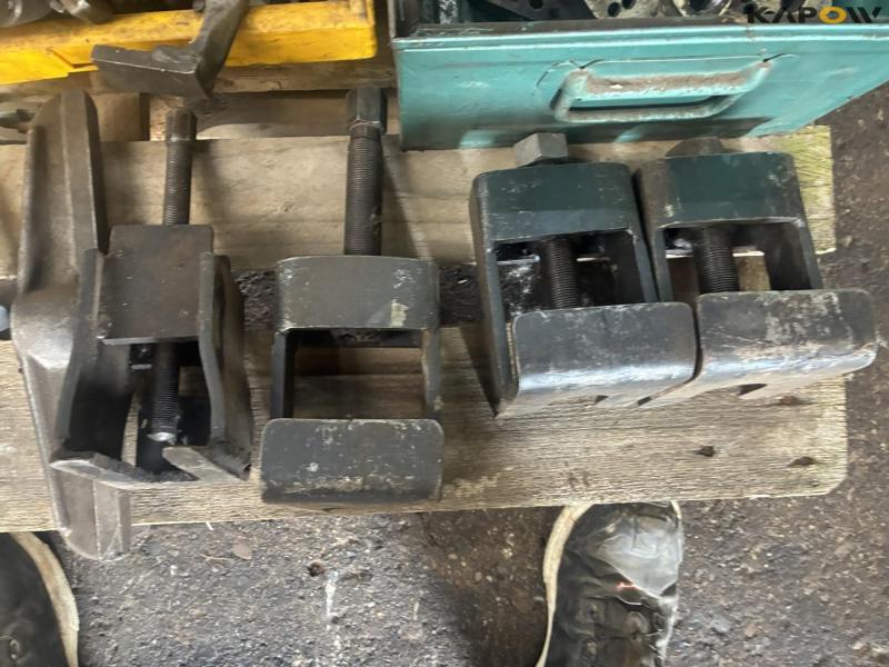 Various puller tools 8