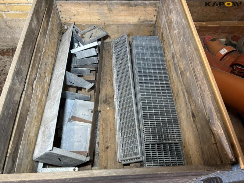 Miscellaneous construction equipment 25