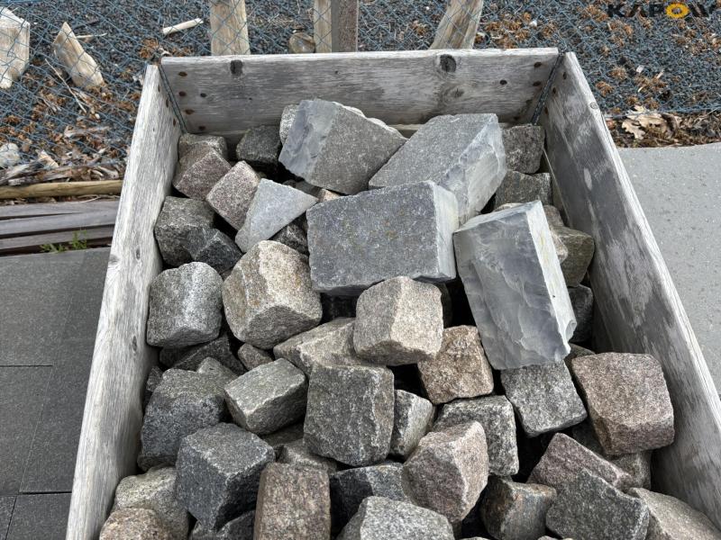 Various paving stones 21
