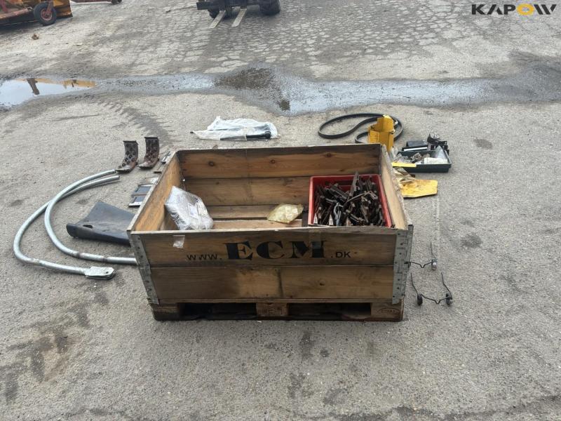 Various parts for New Holland combine harvester 4