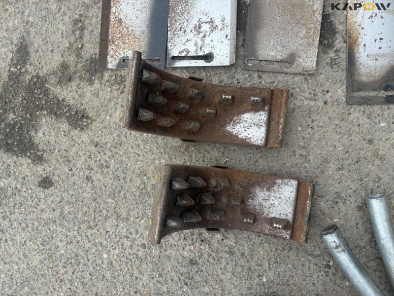 Various parts for New Holland combine harvester 15