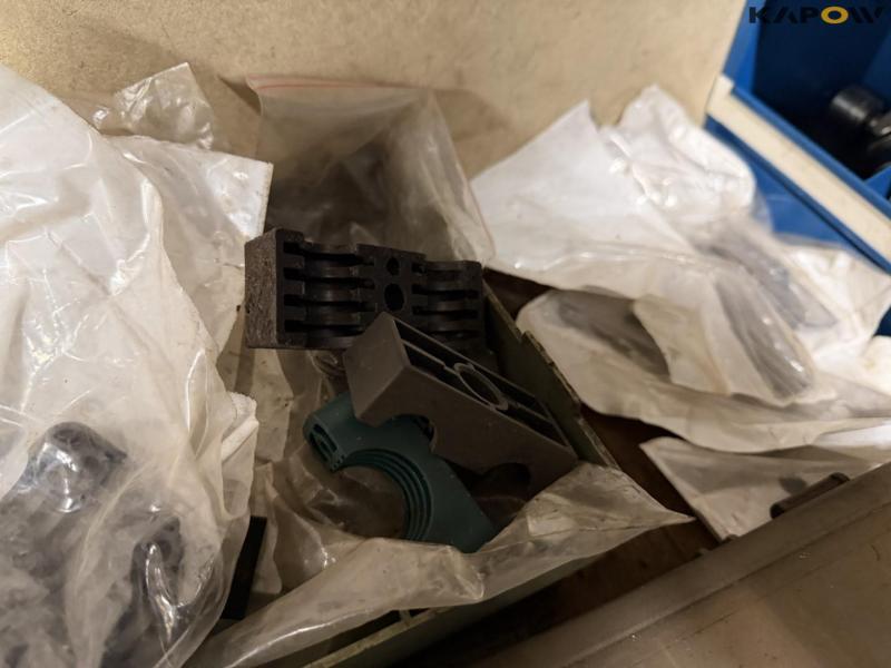 Various hydraulic parts 22