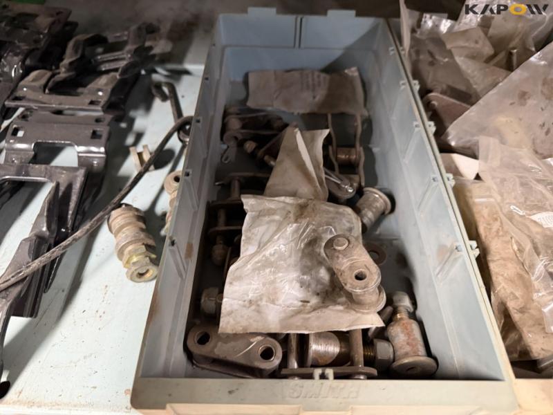 Various John Deere/Claas combine harvester spare parts 23