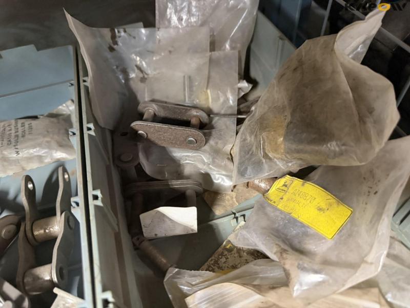 Various John Deere/Claas combine harvester spare parts 26