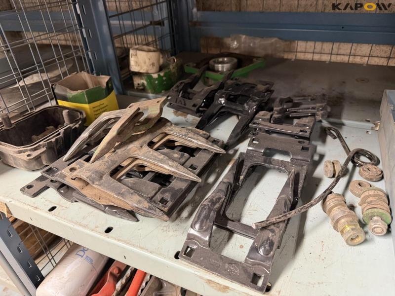Various John Deere/Claas combine harvester spare parts 27