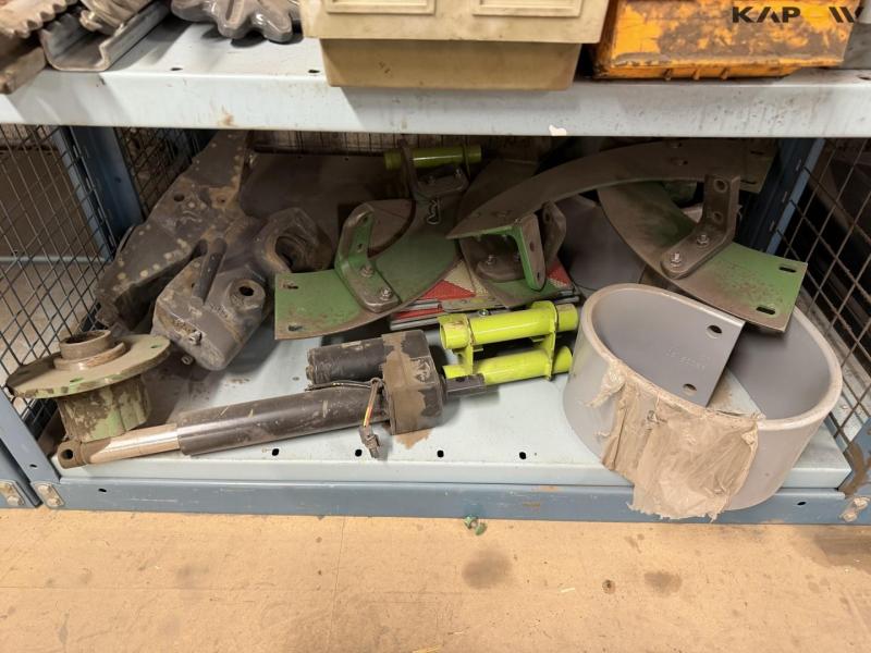 Various John Deere/Claas combine harvester spare parts 41