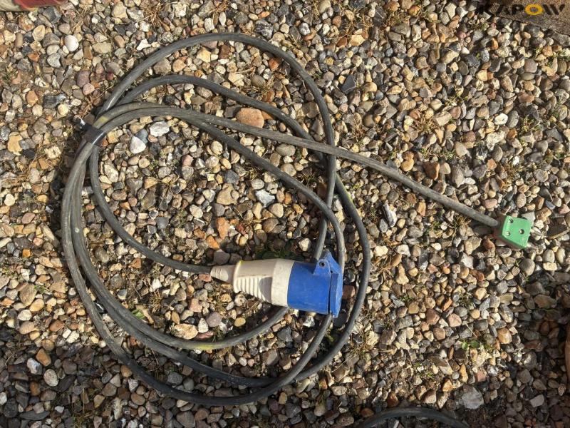 Various cables and connectors 7