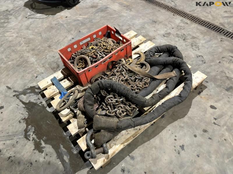 Various chains and ropes 3