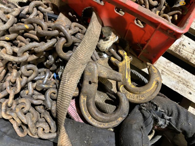 Various chains and ropes 7