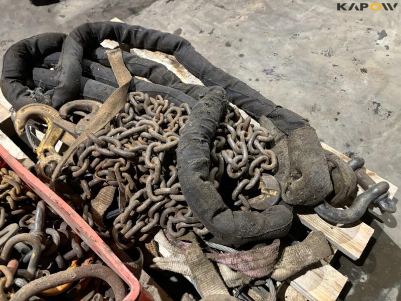 Various chains and ropes 8